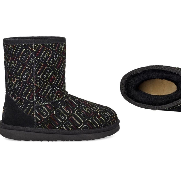 𝅺UGG Kids' Classic I| Graphic
Stitch Short Boot - Picture 3 of 5